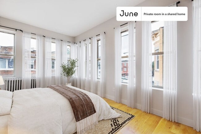 Building Photo - Room in Shared 5 bed/2 bath home