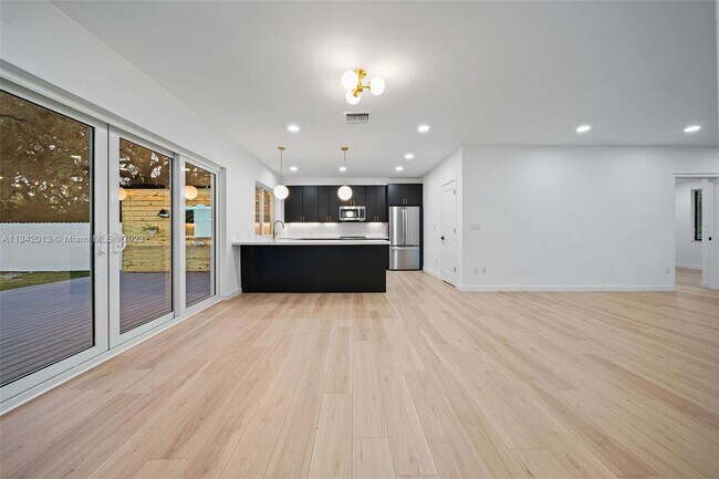 Building Photo - 282 NE 116th St