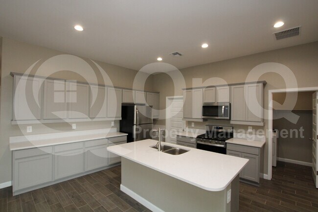 Foto del edificio - 40774 W Sunland Dr