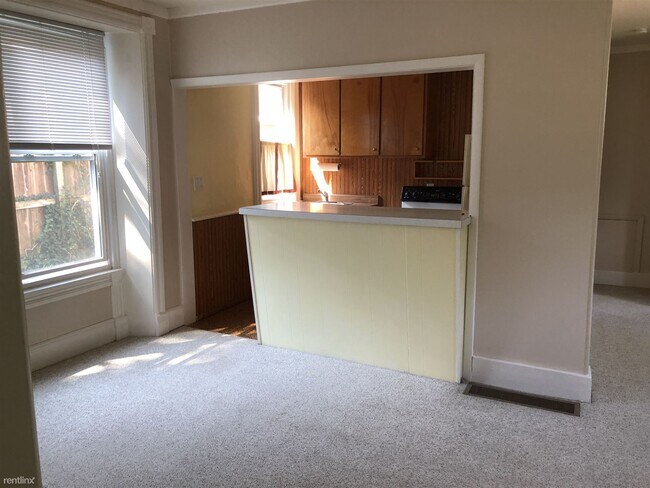 Foto del edificio - 1 br, 1 bath Duplex - 1300 Hutchins Ave Apt 2