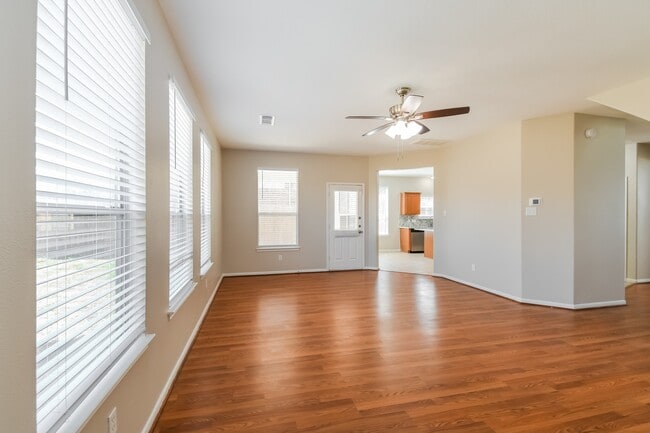 Building Photo - 1060 Cabot Cove