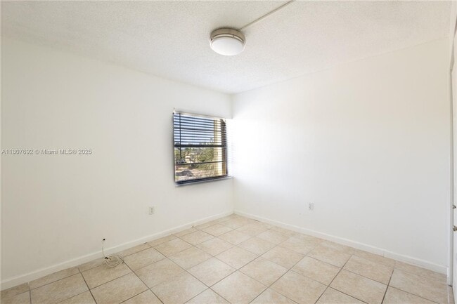 Foto del edificio - 9390 W Flagler St