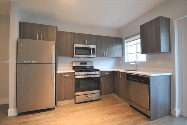 Building Photo - 331 85th St
