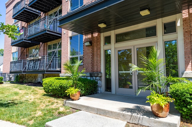 Building Photo - 101 S Union St