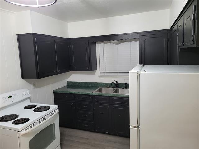 Building Photo - 609 E University Ave