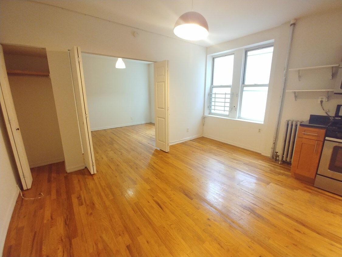 Primary Photo - 88 Adelphi St