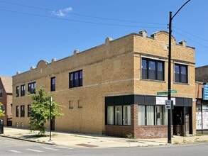 Building Photo - 1605 N McVicker Ave