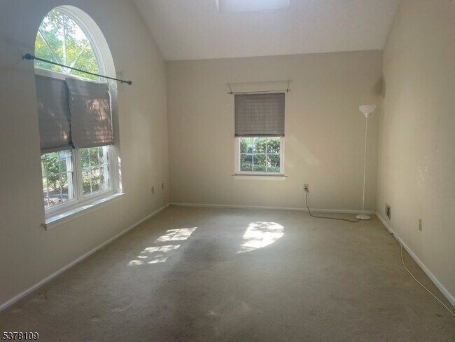Building Photo - 17 Cameo Ct