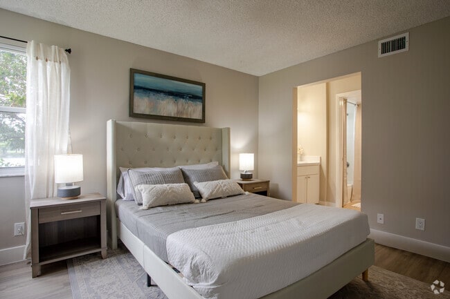 2BR, 2BA - Media luna - Welleby Lake Club