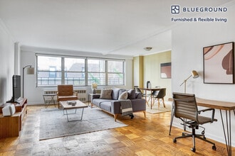 Building Photo - 210 W 89th St