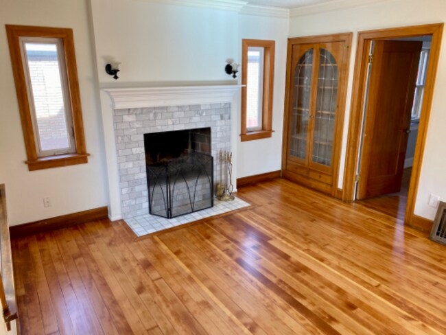 Building Photo - 158 S 400 E