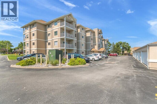 Building Photo - 1535 Grand Marais Rd W