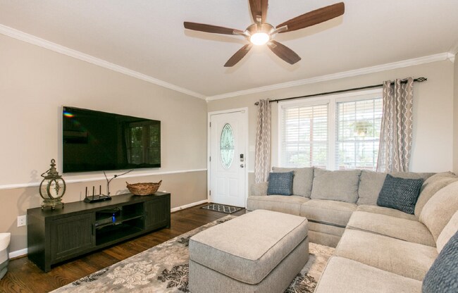 Building Photo - Arden  3 bed 2 bath ranch