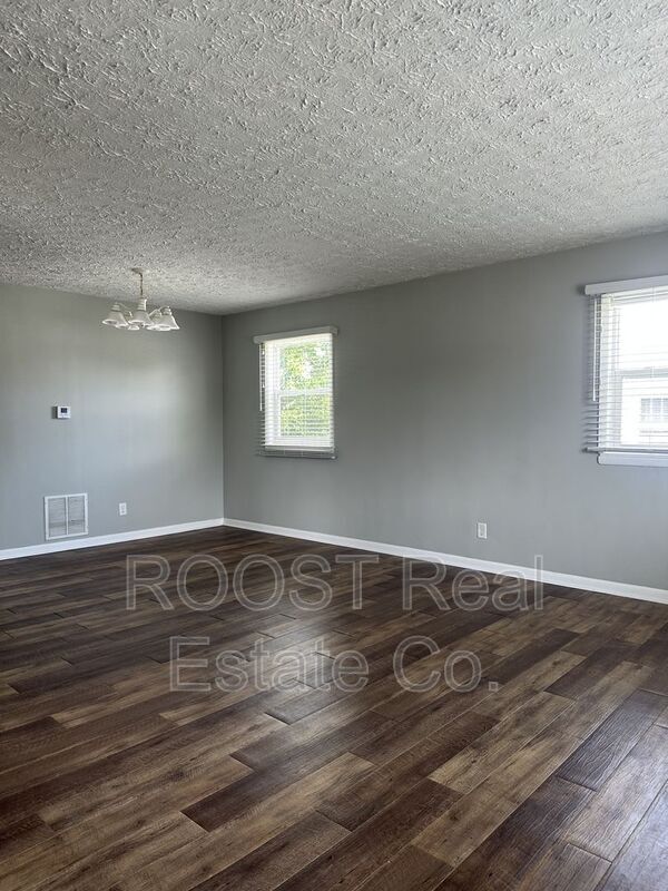 Foto del edificio - 1319-1321 Studer Avenue