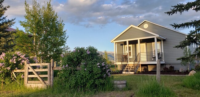 Foto del edificio - 1450 Timothy Ln