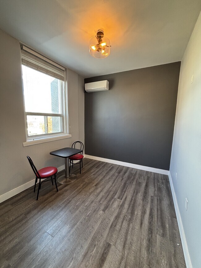 Photo du bâtiment - 117 Christina St N