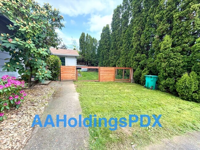 Photo - 2312 NE Lombard St House