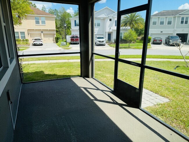 Foto del edificio - 4 Bed 2.5 Bath Single Family in Storey Lake