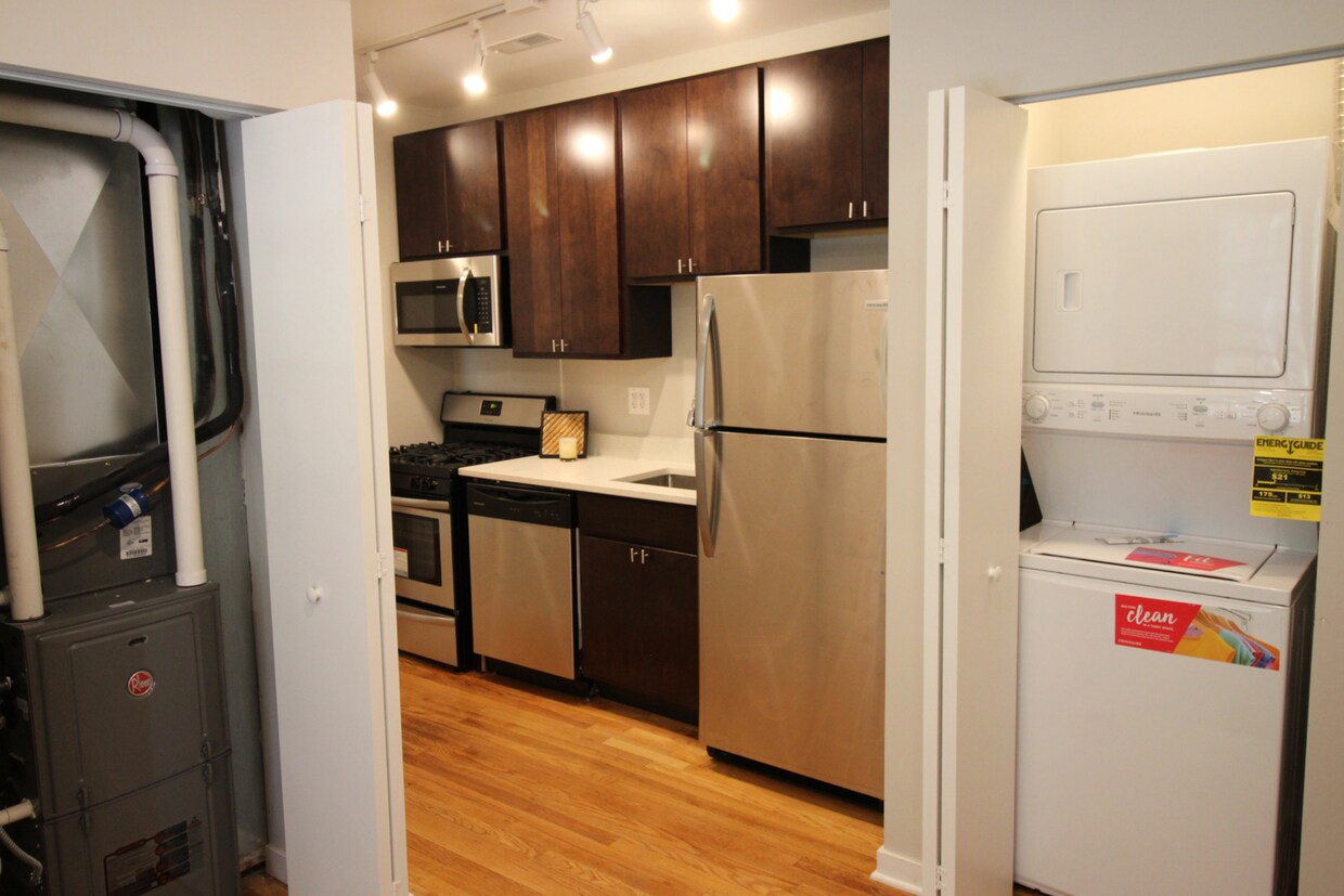 In-Unit Laundry, Central Heat/AC, Modern Kitchen with SS Appliances incl Dishwasher - 3110 W Sunnyside Ave