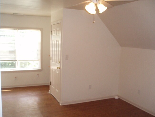 Building Photo - 84 Porter St