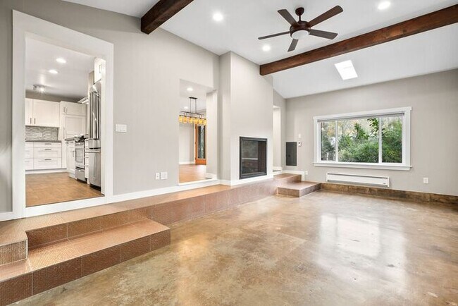Foto del edificio - Sweet West Seattle PNW Rancher w/ Detached...