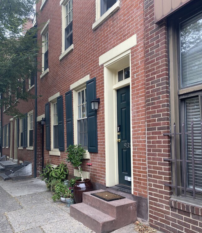 Exterior - 935 Lombard St