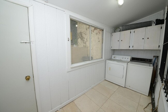 Building Photo - 128 S Bonsall St