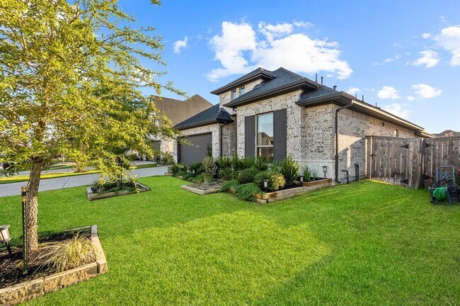 Building Photo - 2154 Coyote Run Dr