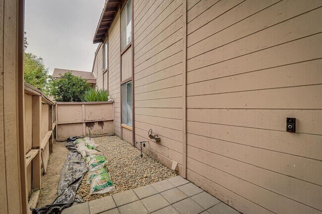 Foto del edificio - 5400 Dunsmuir Rd