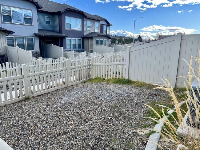 Foto del edificio - 3609 Autumn Colors Dr