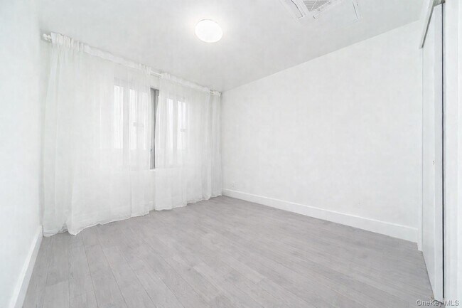 Foto del edificio - 131-19 Fowler Ave