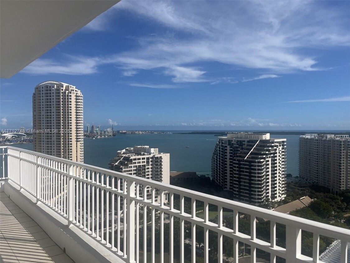 Foto principal - 801 Brickell Key Blvd