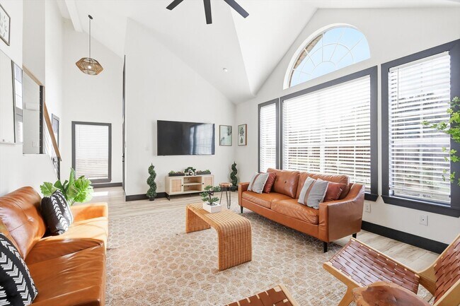 Foto del edificio - 6440 Knoll Ridge Dr