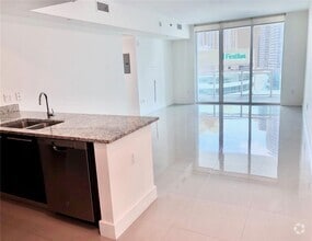 Building Photo - 950 Brickell Bay Dr