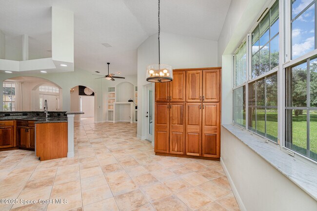 Foto del edificio - 2415 Grassmere Dr