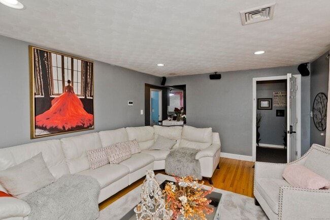 Building Photo - 304 Orchard Ave