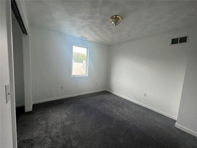 Building Photo - 78 Verdi St