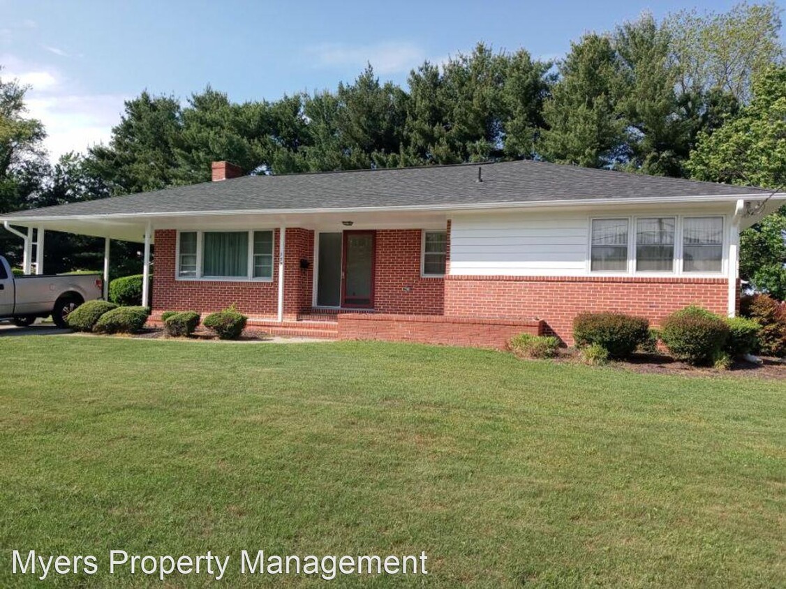 Primary Photo - 3 br, 1.5 bath House - 239 Center Street