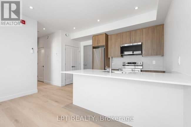 Building Photo - 319 Shakespeare St