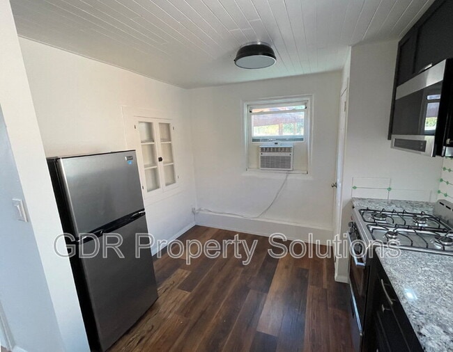 Foto del edificio - 300 San Pasquale Ave NW