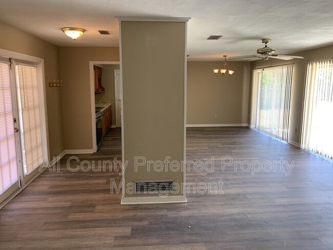 Building Photo - 935 Bolton Ln