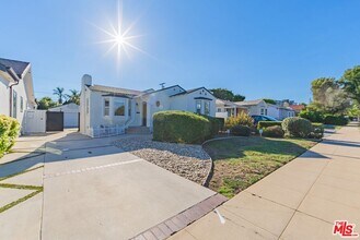 Building Photo - 2551 S Bentley Ave