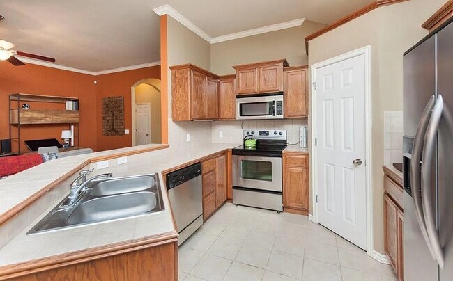 Foto del edificio - 2351 Blue Jay Dr