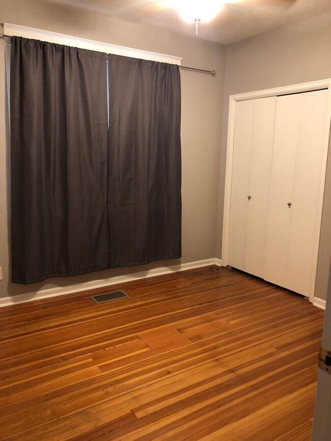 Foto del edificio - 217 E Oak St