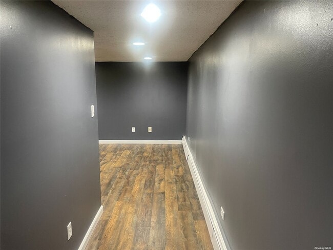 Building Photo - 522 Bayport Ave
