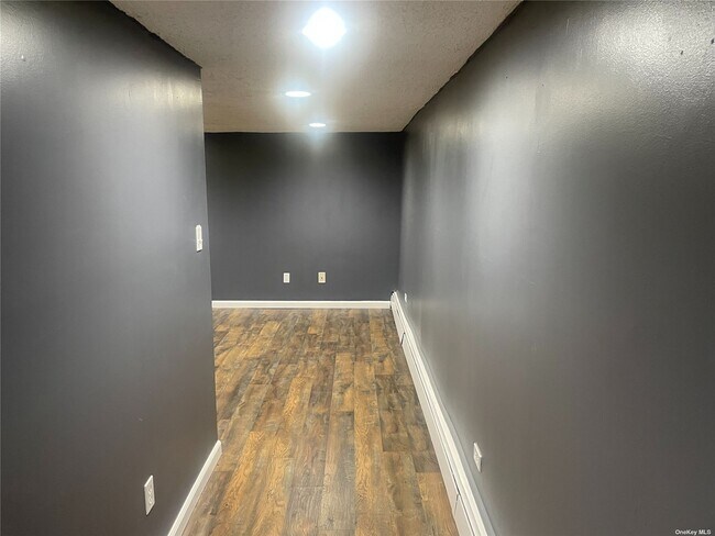 Foto del edificio - 522 Bayport Ave