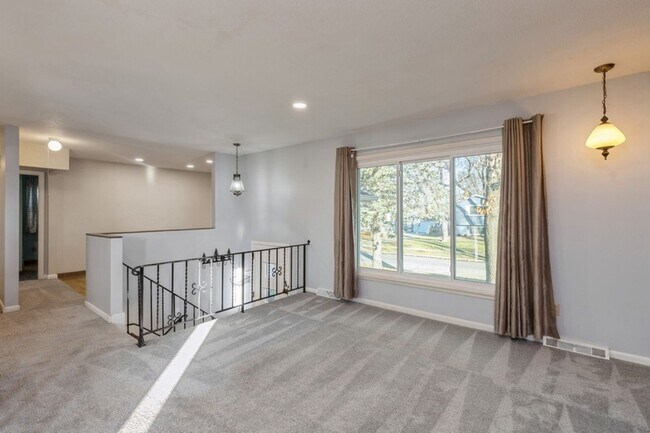 Foto del edificio - LEASING SPECIAL!! 2 Bed, 1.5 Bath Home in Ankeny