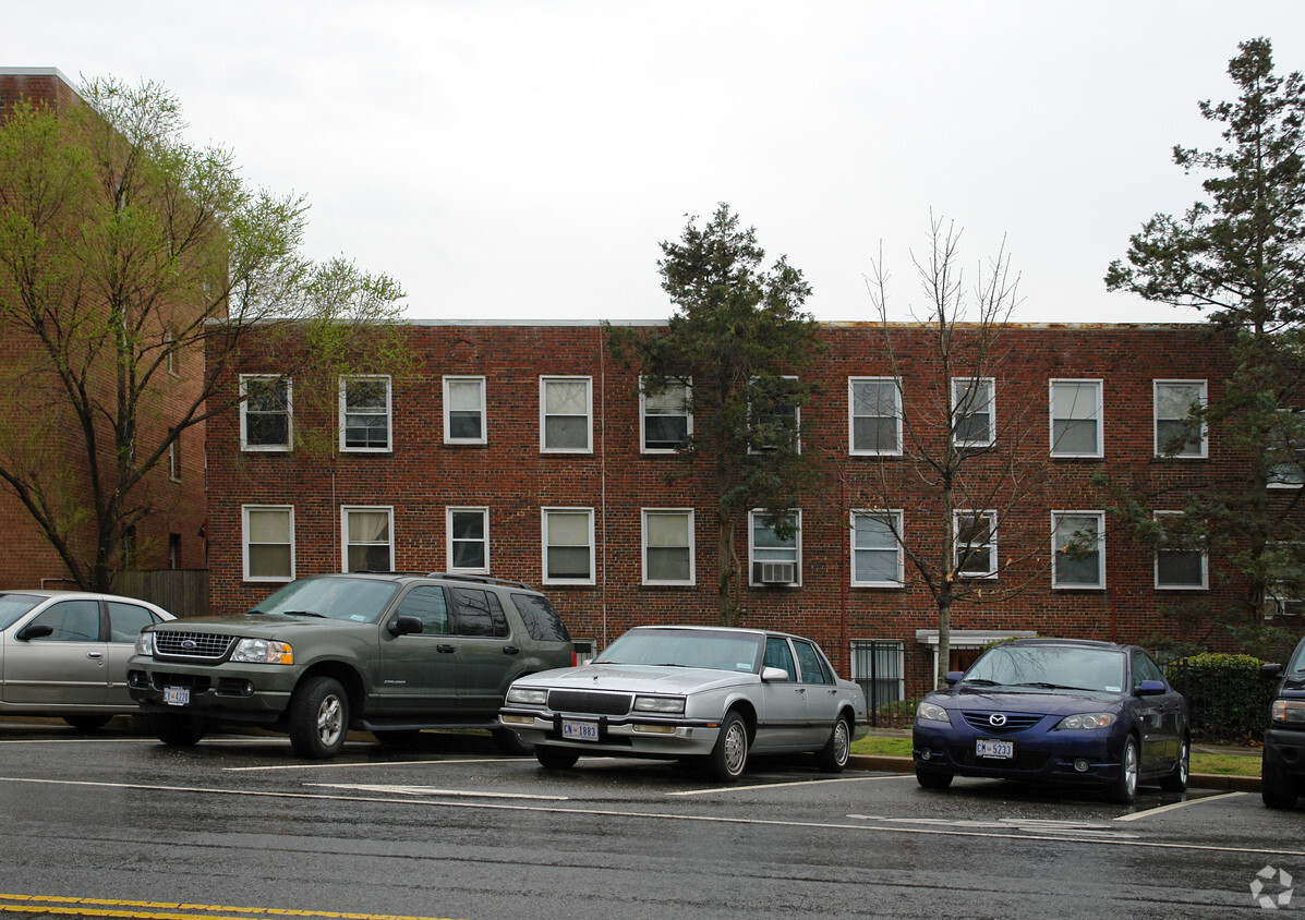 Building Photo - 1809 Maryland Ave NE