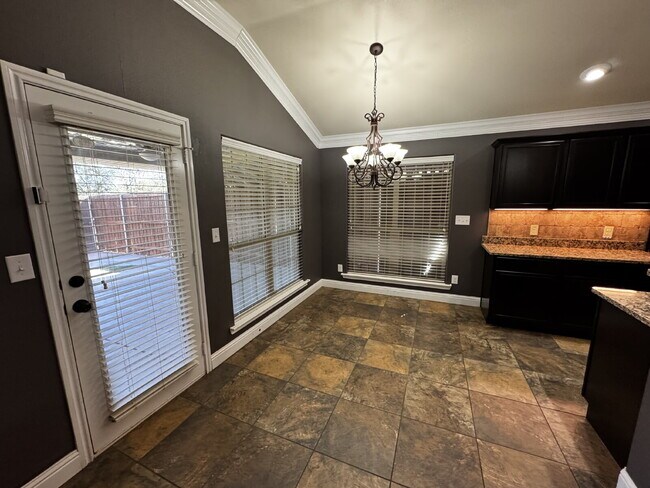 Foto del edificio - Stunning Spacious Home in Lovely Neighborh...