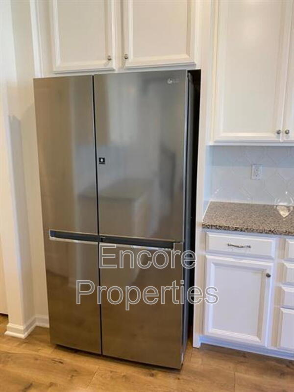 Building Photo - 304 Kephart Way